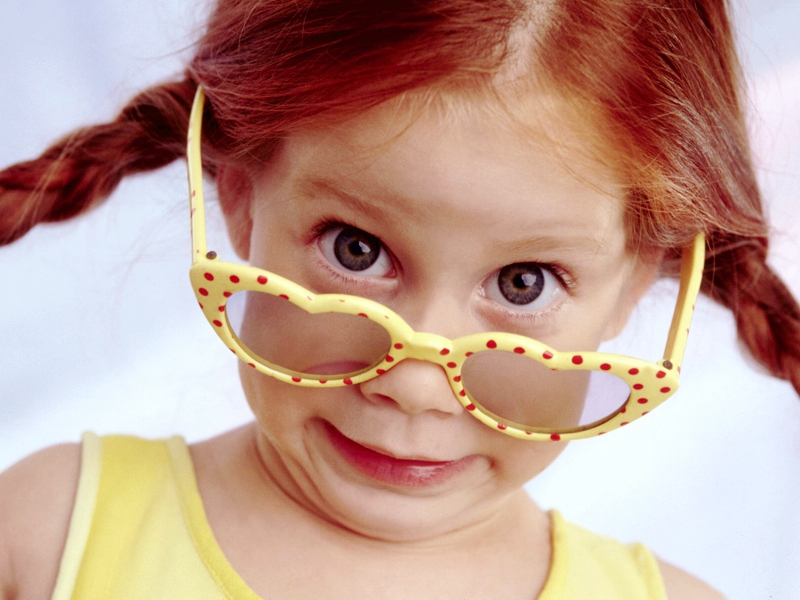 Лечение косоглазия у детей: очки или операция